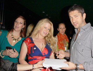 Secret Rooms' Rita Branch and Amy Boatwright woth Gerard Butler at the Secret Rooms Red Carpet Golden Globes Gifting Suite photo: fayesvision/wenn