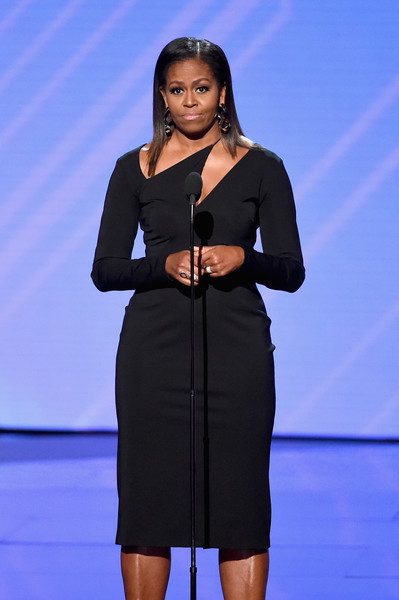 MICHELLE OBAMA IN A SEXY LBD AT THE ESPYS | Red Carpet Roxy